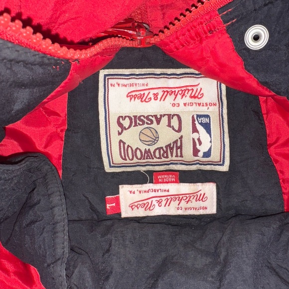 Mitchell & Ness Bulls Winter Jacket - Picture 3 of 4